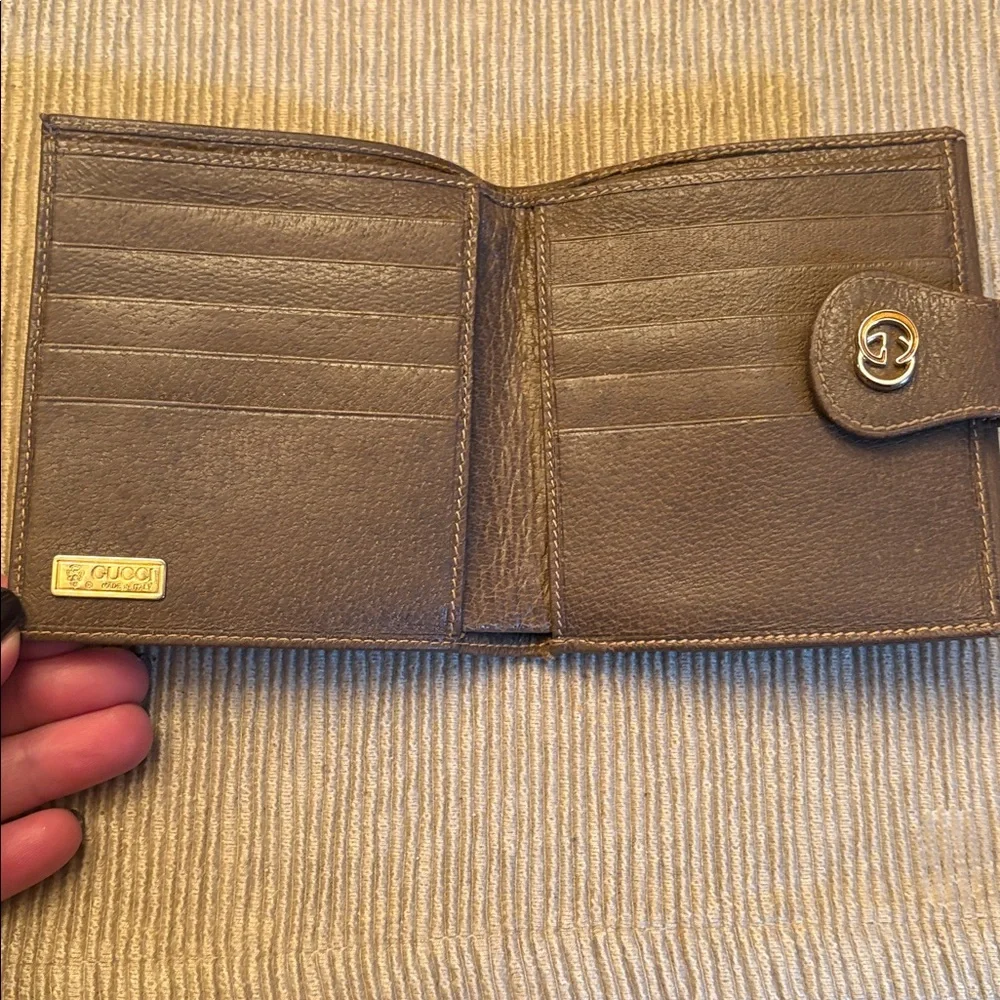 Vintage Gucci Bifold Wallet - Picture 3 of 10